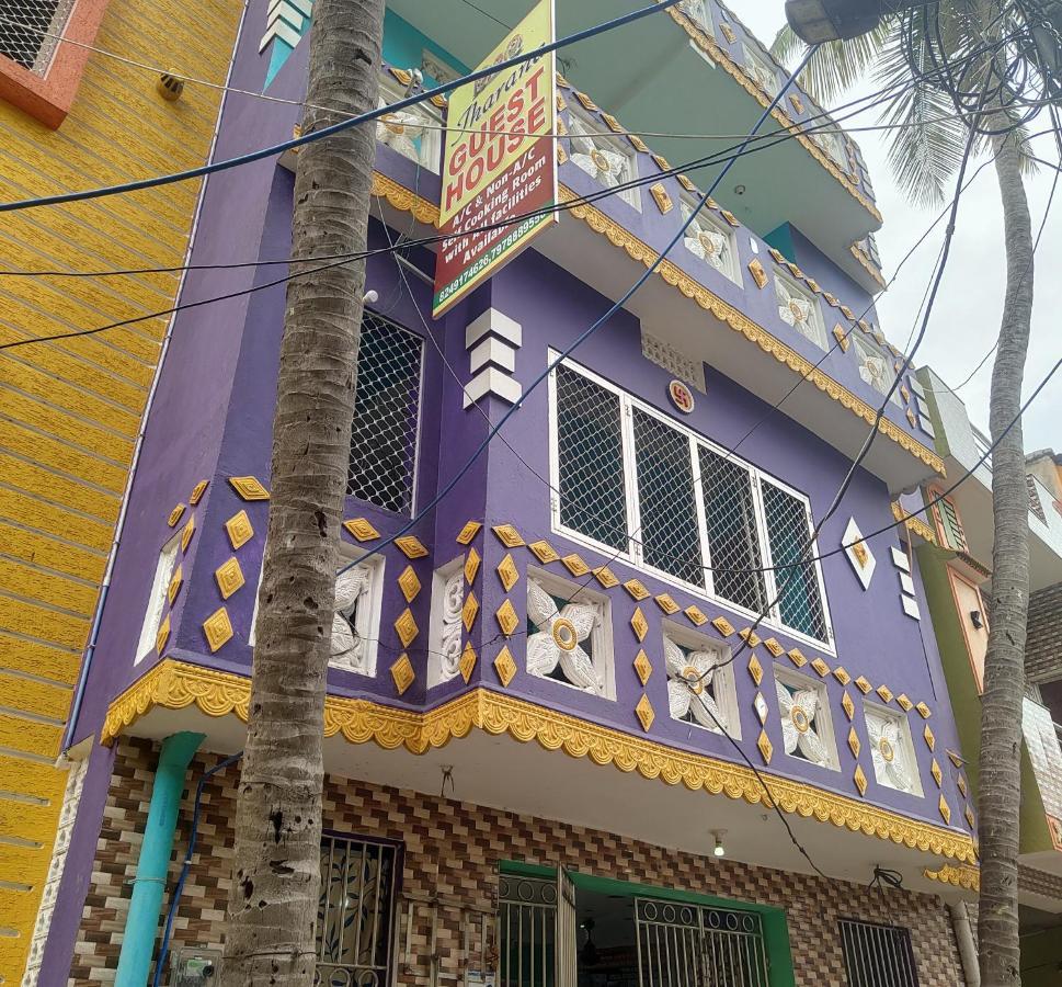 Wisma tamu Jharana Puri